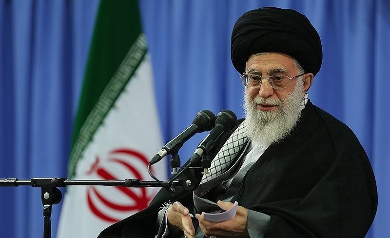 امام خامنه‌ای: مقابل رژیم آمریکا با اقتدار ظاهر شوید/  از نظر مخالف آشفته نشوید/ به میان مردم بروید و از آنها بشنوید