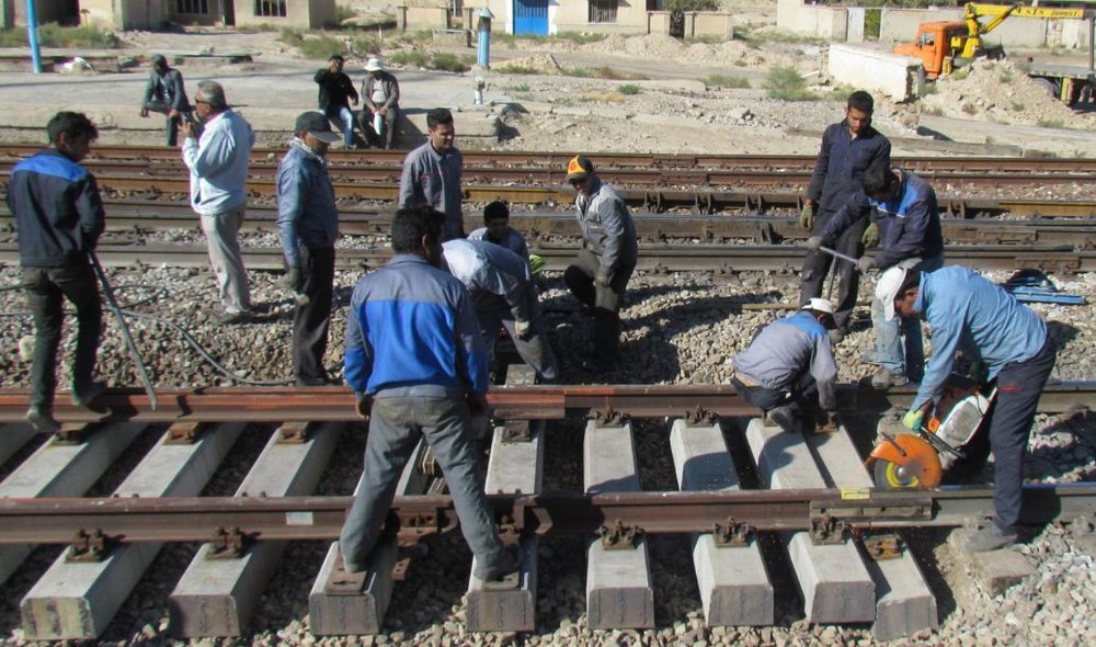 کاهش آلایندگی ناشی از تردد ۲۰۰۰ کامیون با بهره‌برداری خط آهن پالایشگاه اصفهان