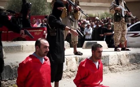 داعش دست‌کم ۱۱۶ غیرنظامی را در شهر القریتین سوریه اعدام کرد