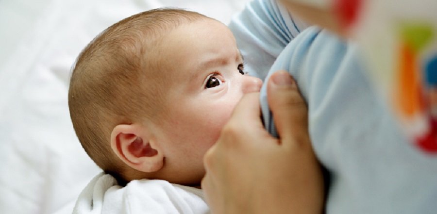 مادران مبتلا به کرونا چگونه به نوزاد خود شیر دهند؟