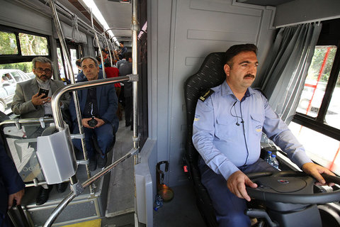 رونمایی از یکصد دستگاه اتوبوس یورو ۴و آغاز عملیات اجرایی خط اتوبوس تندرو خیابان امام خمینی