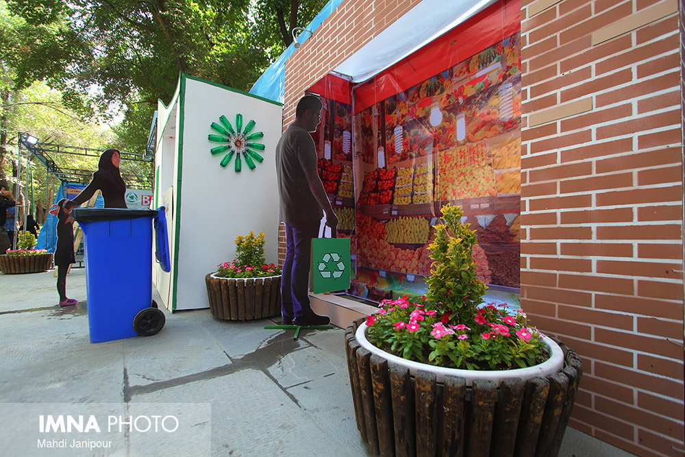 Open-air exhibition of 3D maquettes displaying urban services/ Isfahan Municipality