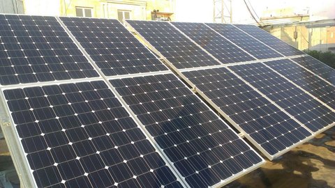سالانه ۱۲۰ مگاوات برق خورشیدی در شبکه برق سراسری تزریق می‌شود