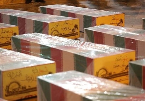زائران حرم رضوی با پیکر مطهر ۹ شهید گمنام وداع کردند