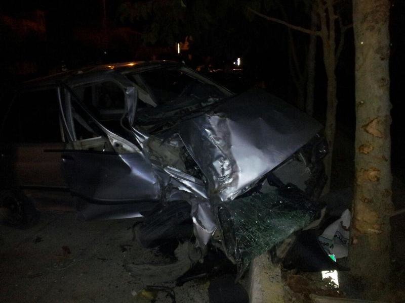 برخورد خودرو با درخت در مبارکه یک کشته برجا گذاشت