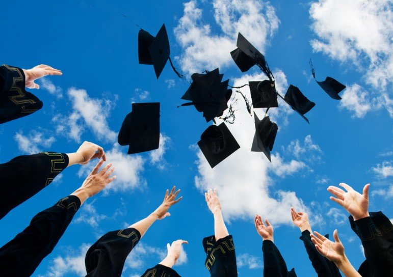 اعطای بورس تحصیلی به فارغ التحصیلان موسسات صدر در دانشگاه اصفهان