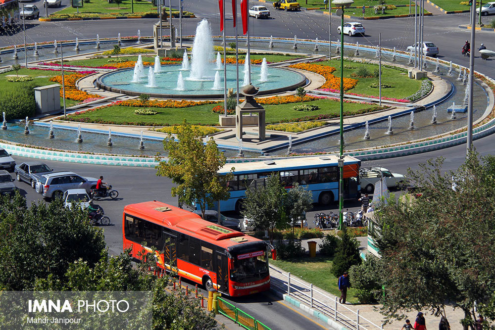 خط ۳۴ اتوبوسرانی اصفهان «BRT» می‌شود/ قرارداد خرید ۵۰ اتوبوس ۱۸ متری را امضا کردیم
