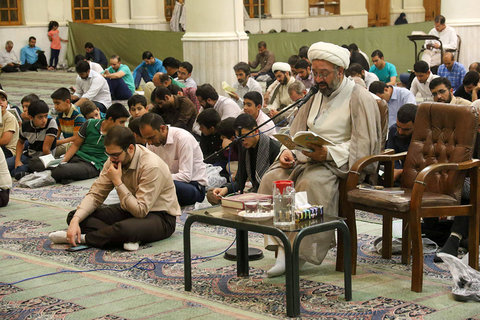 مراسم پرشور دعای عرفه در دانشگاه اصفهان