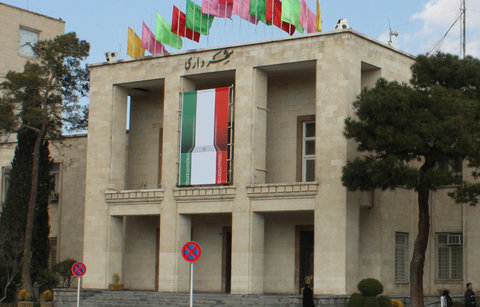 حکم شهردار اصفهان طبق روال اداری در حال پیگیری است