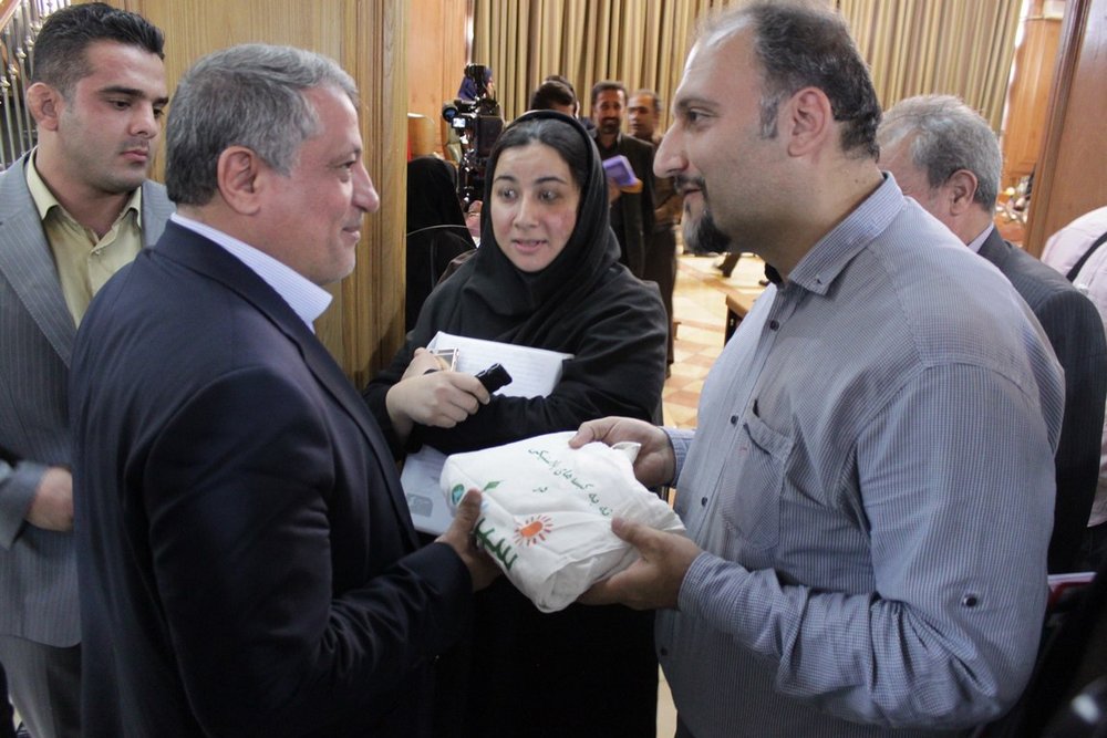 استقبال اعضای شورای اسلامی شهر تهران از کمپین "نه به کیسه پلاستیکی در نانوایی ها"