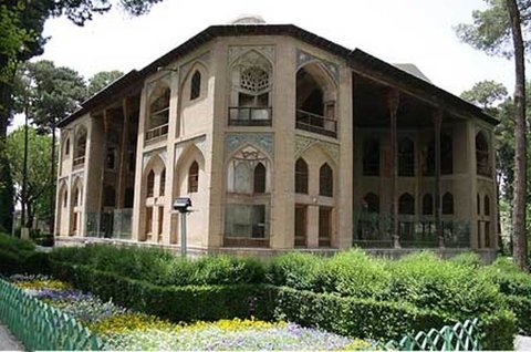 اجرای ۴ طرح مرمتی در کاخ هشت بهشت اصفهان