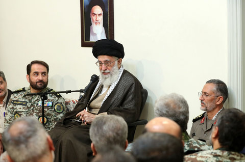 امام خامنه‌ای: نسخه علاج‌بخش مشکلات، بکارگیری نیروی انسانیِ تواناست