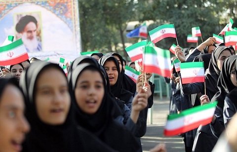 اعضای شورای شهر اصفهان همراه با دانش ‌آموزان به مدرسه می‌روند