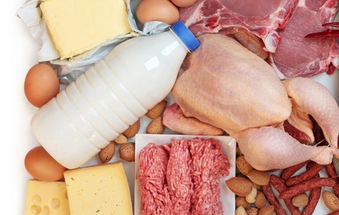 سود گرانی گوشت و لبنیات در جیب دلالان/ضرورت نظارت دولت بر فروش محصولات لبنی و پروتئینی 