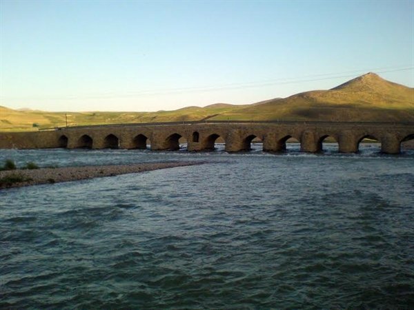 مرمت پل تاریخی اورگان در مبدا زاینده رود
