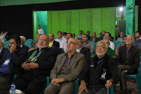 حضور مهمانان پانزدهمین اجلاس پیرغلامان حسینی (ع) در حسینیه فلاحتیان 