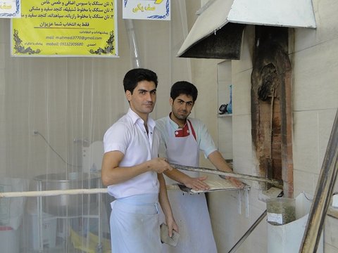 نان بخرید، کتاب بخوانید و لبخند بزنید..