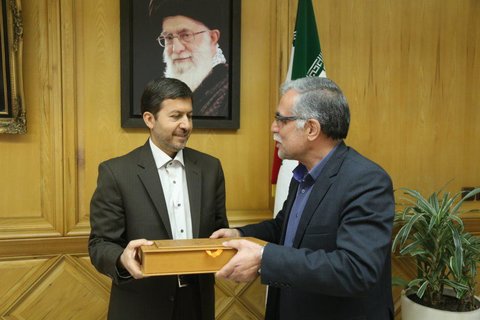 معاون وزیر کشور حکم شهردار یزد را ابلاغ کرد