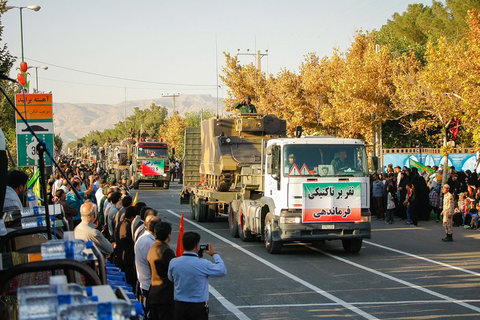 رژه نیروهای مسلح بمناسبت هفته دفاع مقدس درنجف آباد