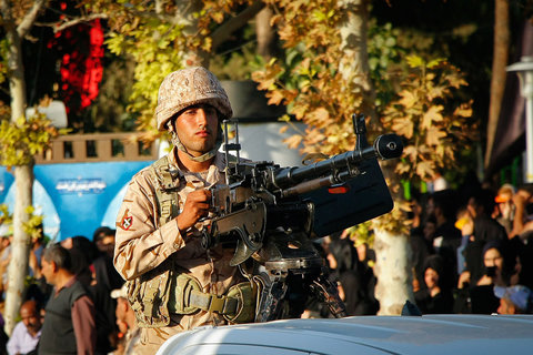 رژه نیروهای مسلح بمناسبت هفته دفاع مقدس درنجف آباد