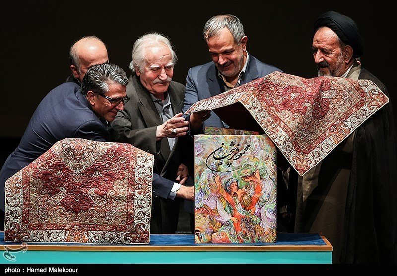 Master of Persian miniature Mahmud Farshchian honored