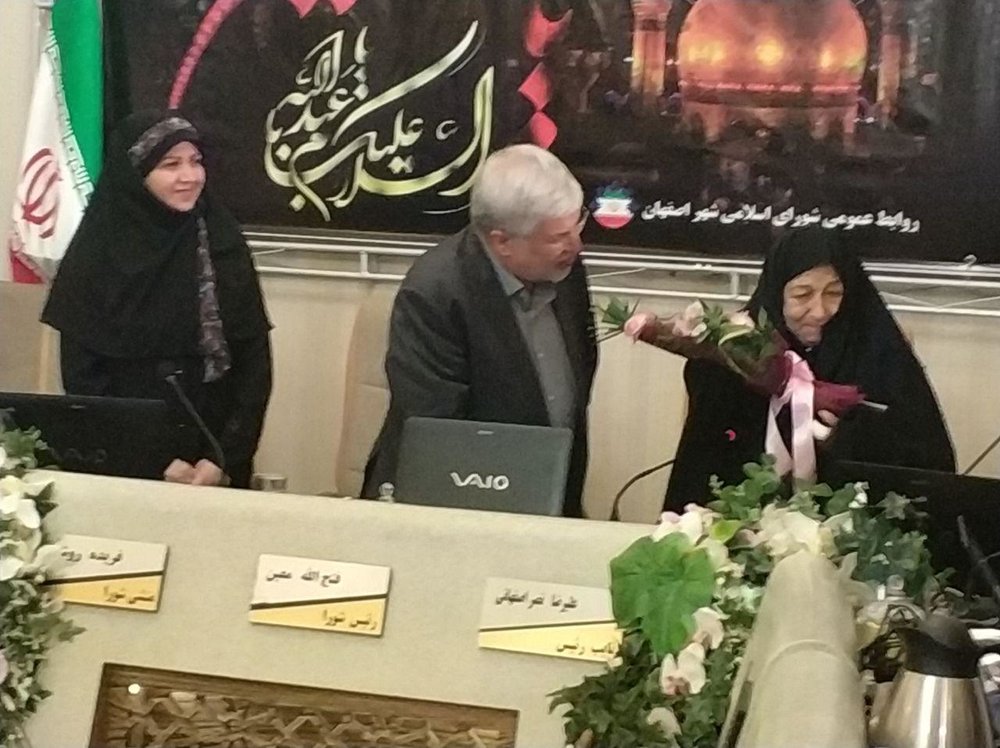 تجلیل از مادر شهید خرازی در ششمین جلسه علنی شورای شهر