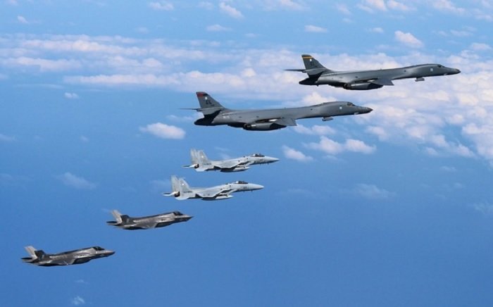 بمب‌افکن‌های آمریکا در آسمان  کره‌شمالی جولان دادند