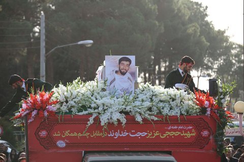 کاروان شهید حججی به سمت میدان امام حرکت کرد
