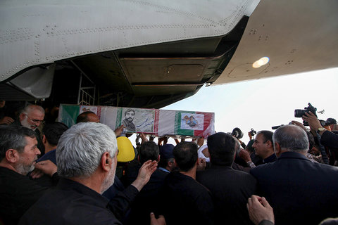 لحظه هایی از ورود شهید حججی به فرودگاه بدر اصفهان