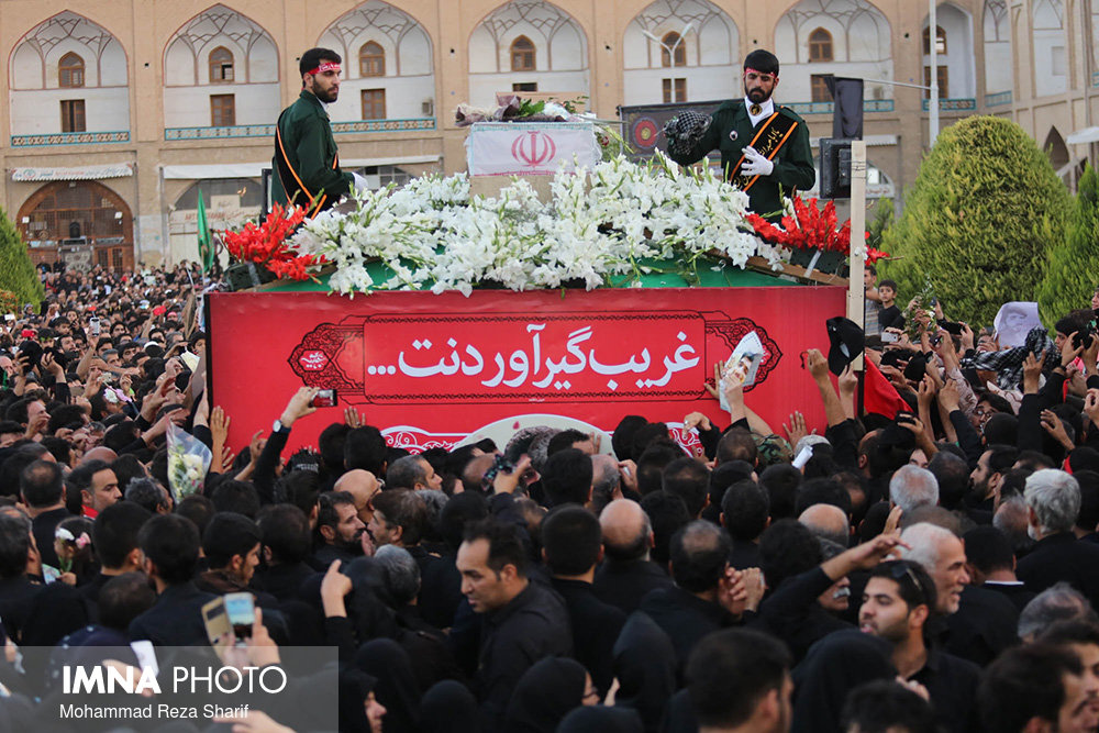 استقبال از پیکر مطهر شهید حججی در میدان امام (ره) اصفهان (۱)