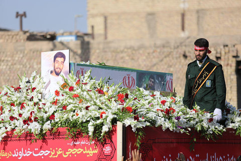 مراسم تشییع و تدفین شهید حججی با حضور مردم و مسئولين كشوري در نجف‌آباد