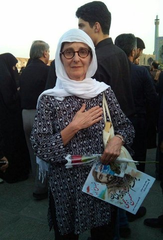 Australian tourist attends Hojaji’s funeral/ Isfahan 