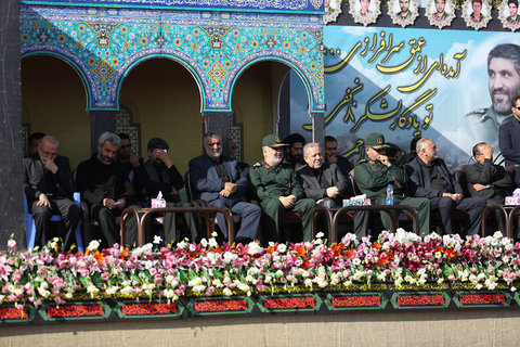 مراسم تشییع شهید حججی با حضور مردم و مقامات کشوری در نجف‌آباد (۱)