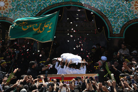 مراسم تشییع شهید حججی با حضور مردم و مقامات کشوری در نجف‌آباد (3)