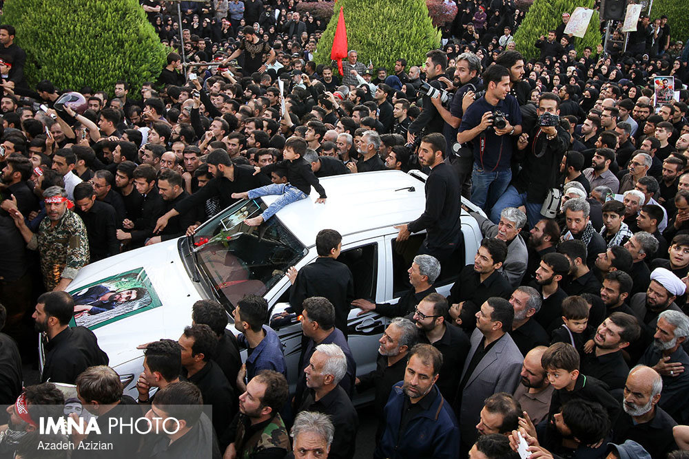اسکان جمعی از تشییع کنندگان پیکر مطهر شهید حججی در باغ بانوان