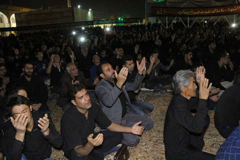 مراسم شام غریبان در آستان مقدس حضرت زینب اصفهان
