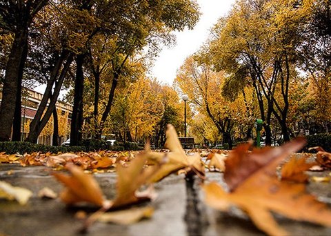 هوای اصفهان روزهای پایانی مهر غبارآلود است