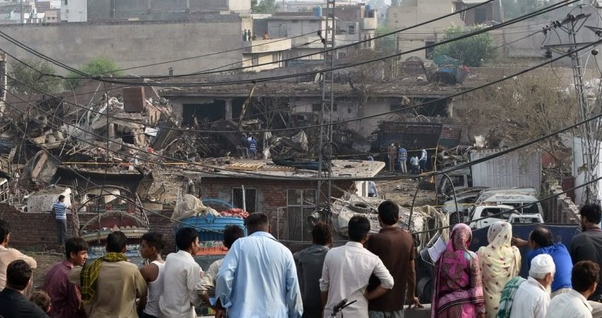 بیش از 50 کشته و زخمی در انفجار انتحاری پاکستان/داعش مسئولیت انفجار را بر عهده گرفت