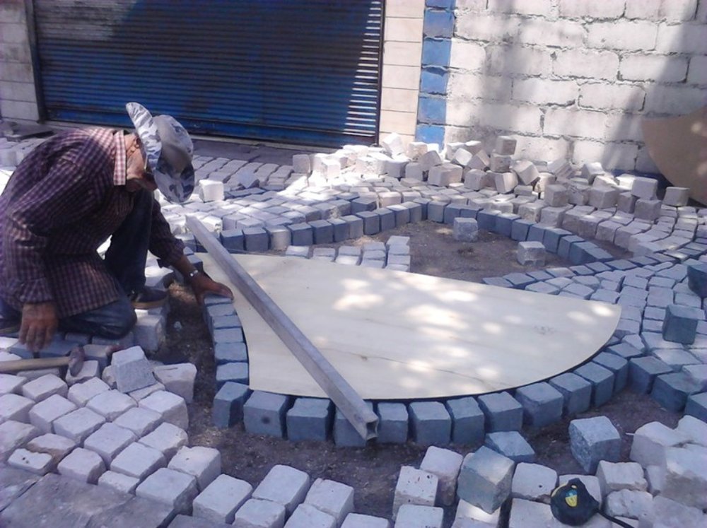تکمیل پیاده روسازی و مناسب سازی خیابان شهید غلامی