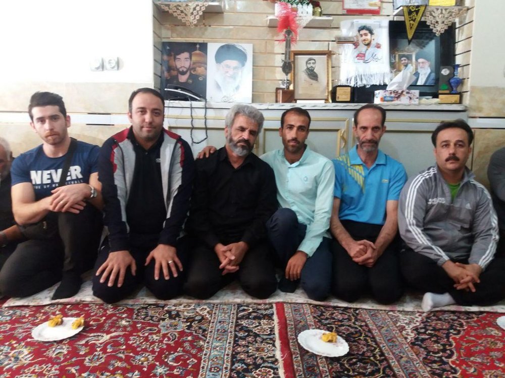 حضور اعضای تیم ملی ژیمناستیک جوانان در منزل شهید حججی