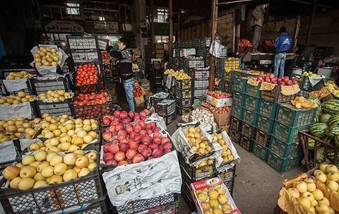 نرخ جدید انواع میوه وسبزیجات در بازار اصفهان/میوه‌های تابستانه رو به گرانی رفت
