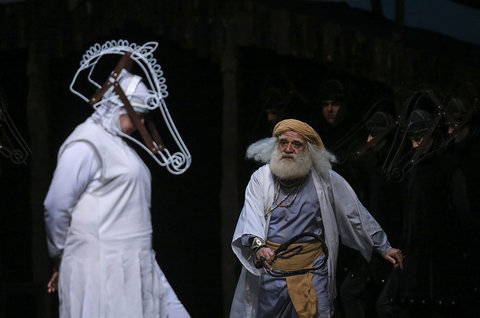 "نمایش اسب ها" در تالار هنر اصفهان