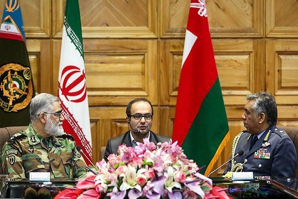 ایران خواهان گسترش روابط دفاعی و آموزشی با عمان است
