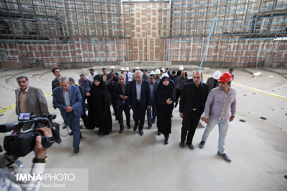 بازدید شهردار و اعضای شورای شهر اصفهان از پروژه مرکز همایش های بین المللی امام خامنه ای