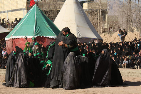 مراسم خیمه سوزانی همراه با مقتل‌خوانی- خمینی شهر