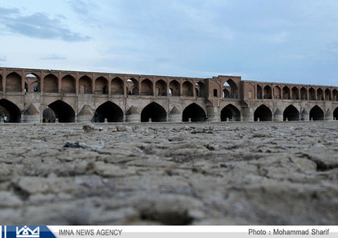 Bone-dry Zayandehrood River damaged Isfahan identity 