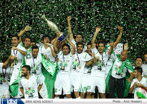 جام‌های طلایی باید به فوتبال اصفهان برگردند/ ورزش یکی از نمادهای حقوق شهروندی است