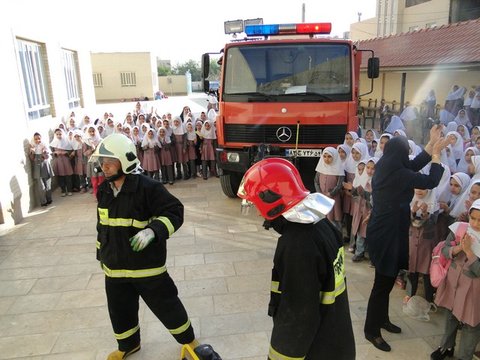  آموزش اصول ایمنی و آتش نشانی در مدارس ضروری است 