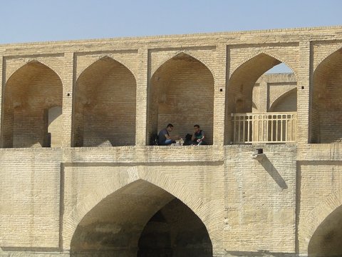 سی و سه پل جای آزمون و خطا نیست/دست از تخریب آثار تاریخی بردارید