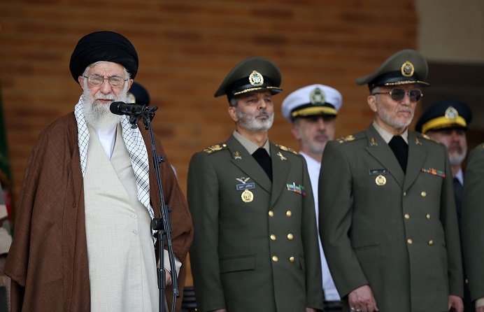 رهبر معظم انقلاب اسلامی: قدرت دفاعی کشور به هیچ‌وجه قابل مذاکره و معامله نیست